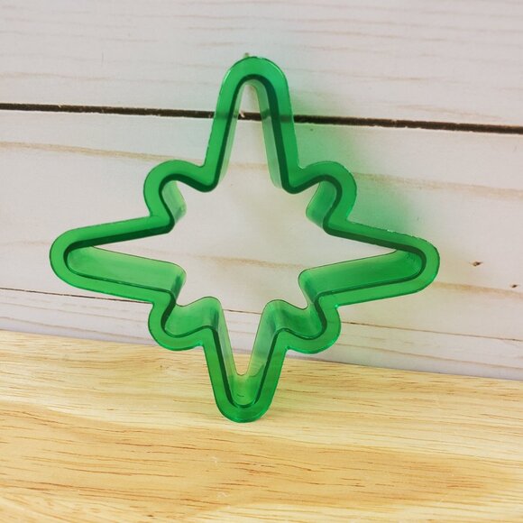 Vintage Green Plastic Christmas Cookie Cutters From 1980s Elf Reindeer Sleigh - Picture 4 of 15